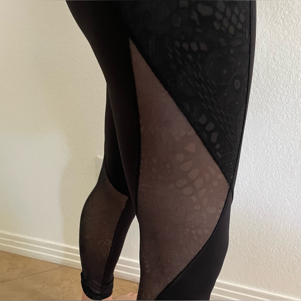 Lululemon mesh leggings size 6 pockets black high waist